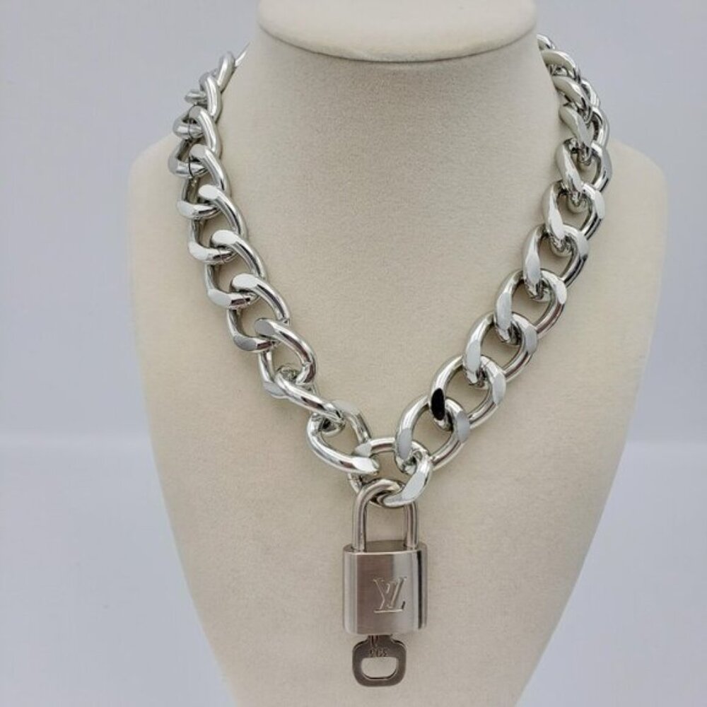 Stainless Steel Silver-Plated Necklace with Authentic Louis Vuitton Padlock - Picture 10 of 10
